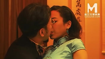 Chinesische milf in einem massagesalon